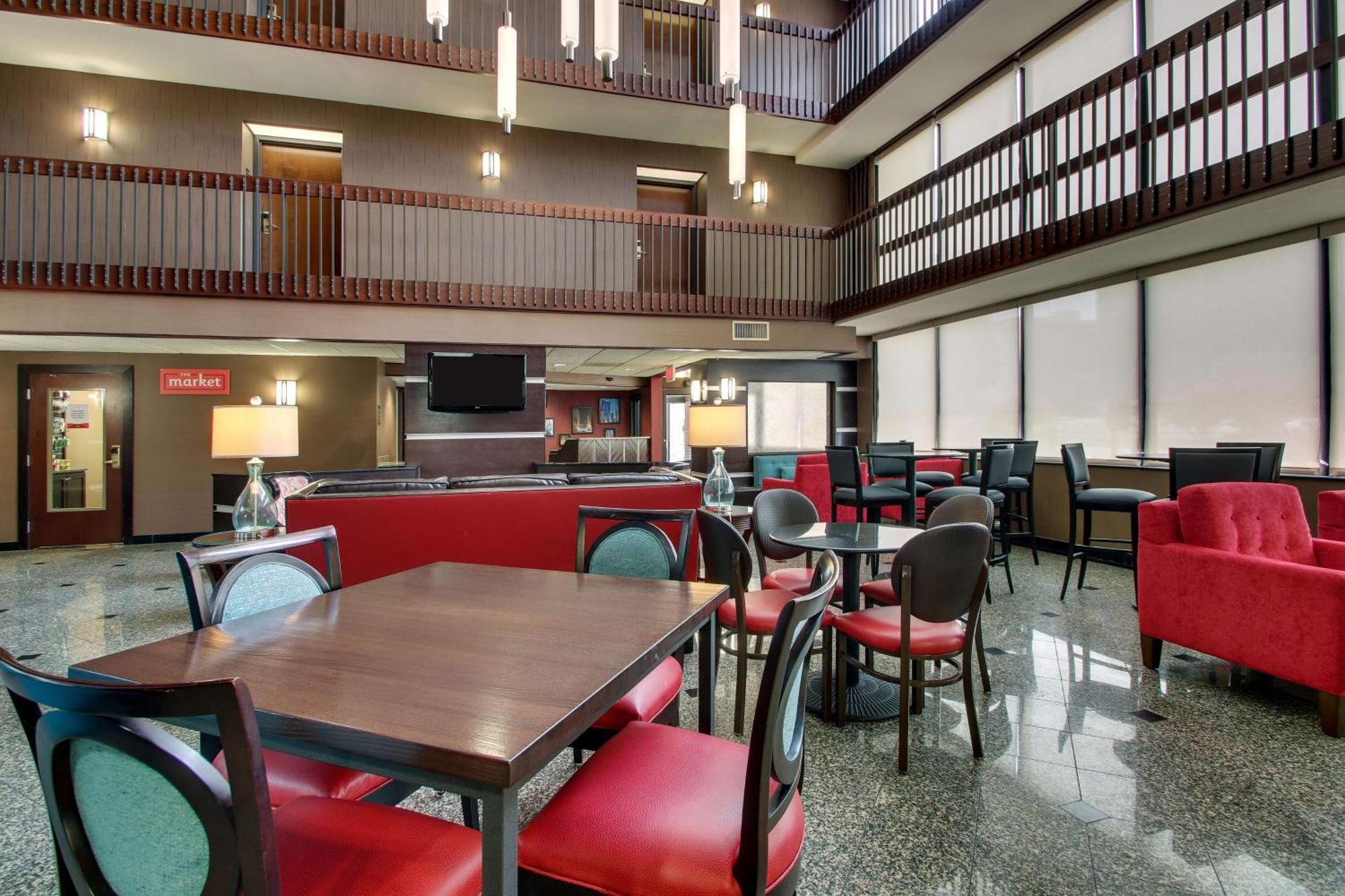 Drury & Galleria Hotel