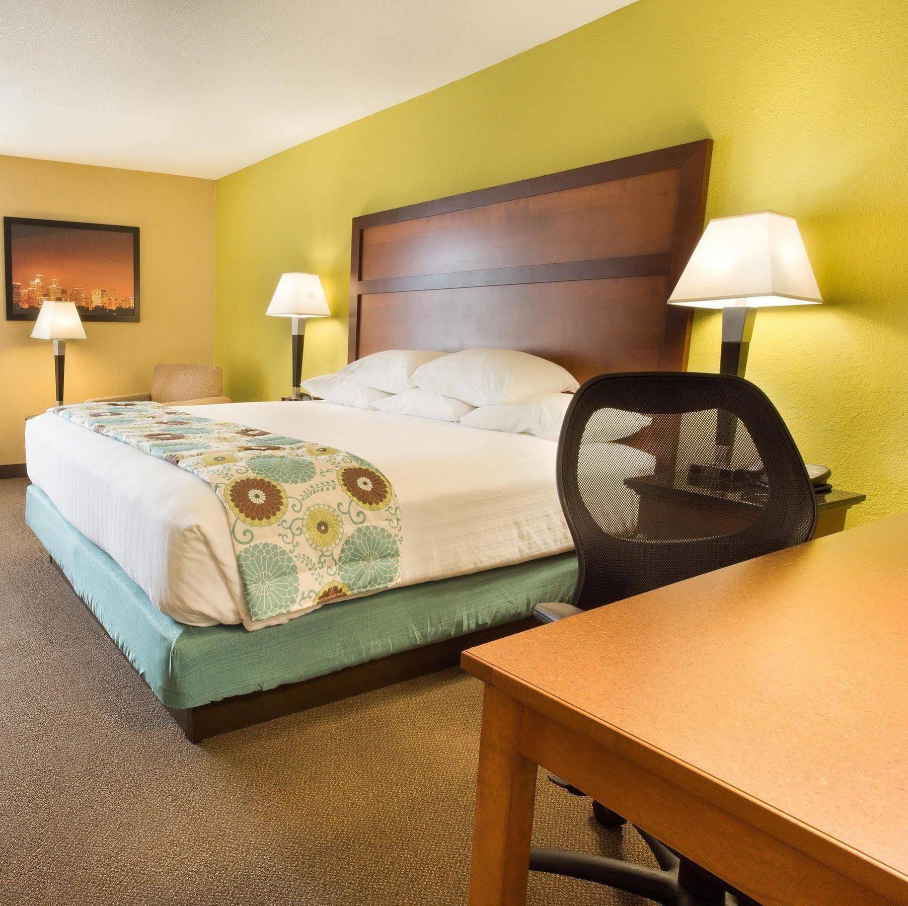 Drury & Galleria Hotel