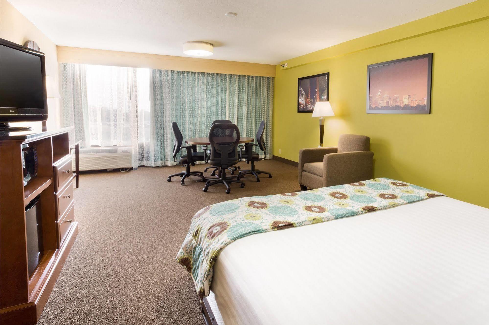 Drury & Galleria Hotel 3*